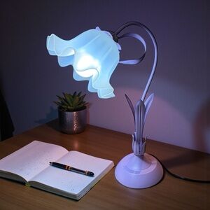 OUKANING Flower Table Lamp White Lily Tulip Frosted Ruffled Shade Corded